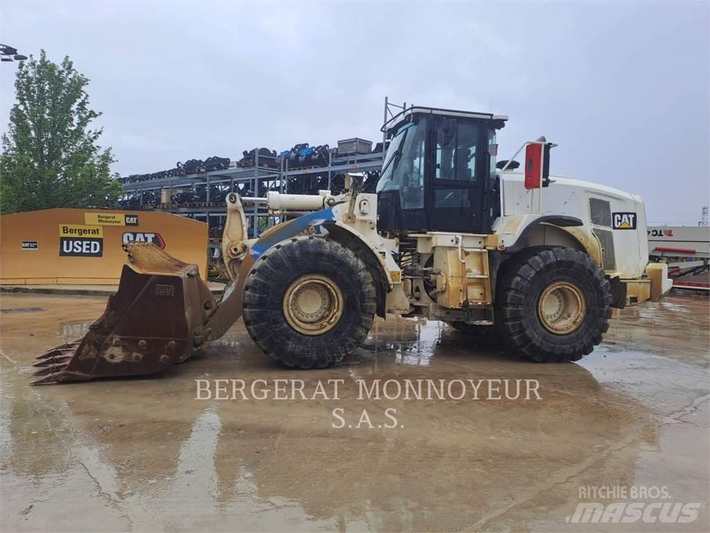 CAT 966M Chargeuse sur pneus