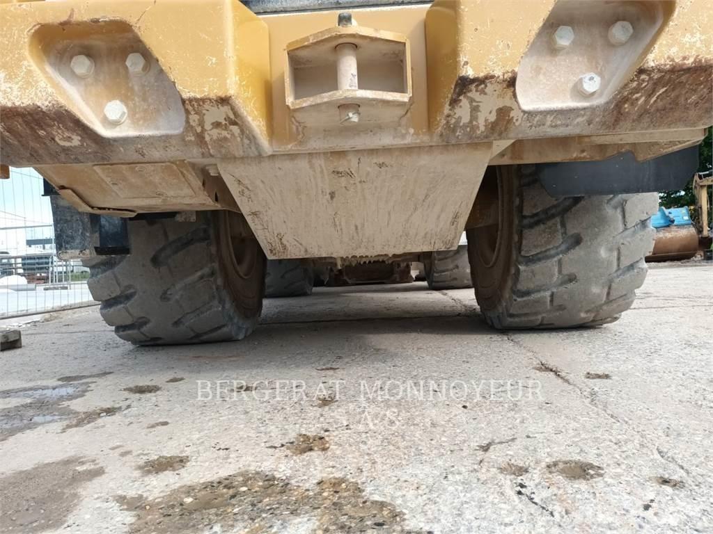 CAT 966M Chargeuse sur pneus