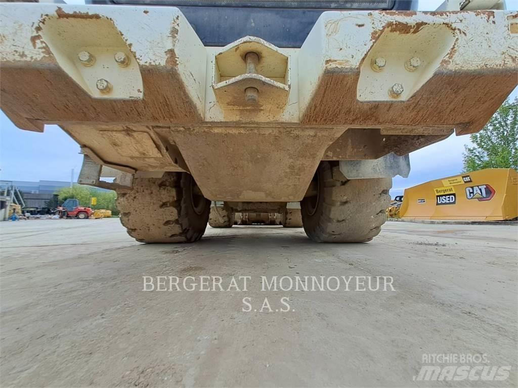 CAT 966M Chargeuse sur pneus