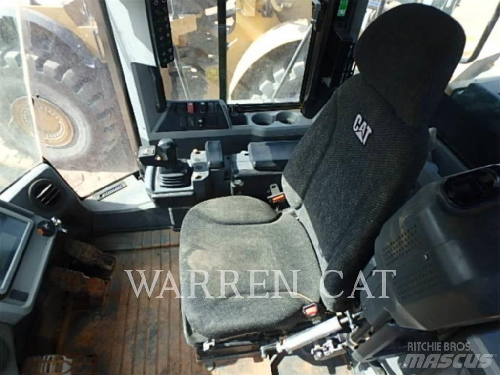 CAT 966M Chargeuse sur pneus