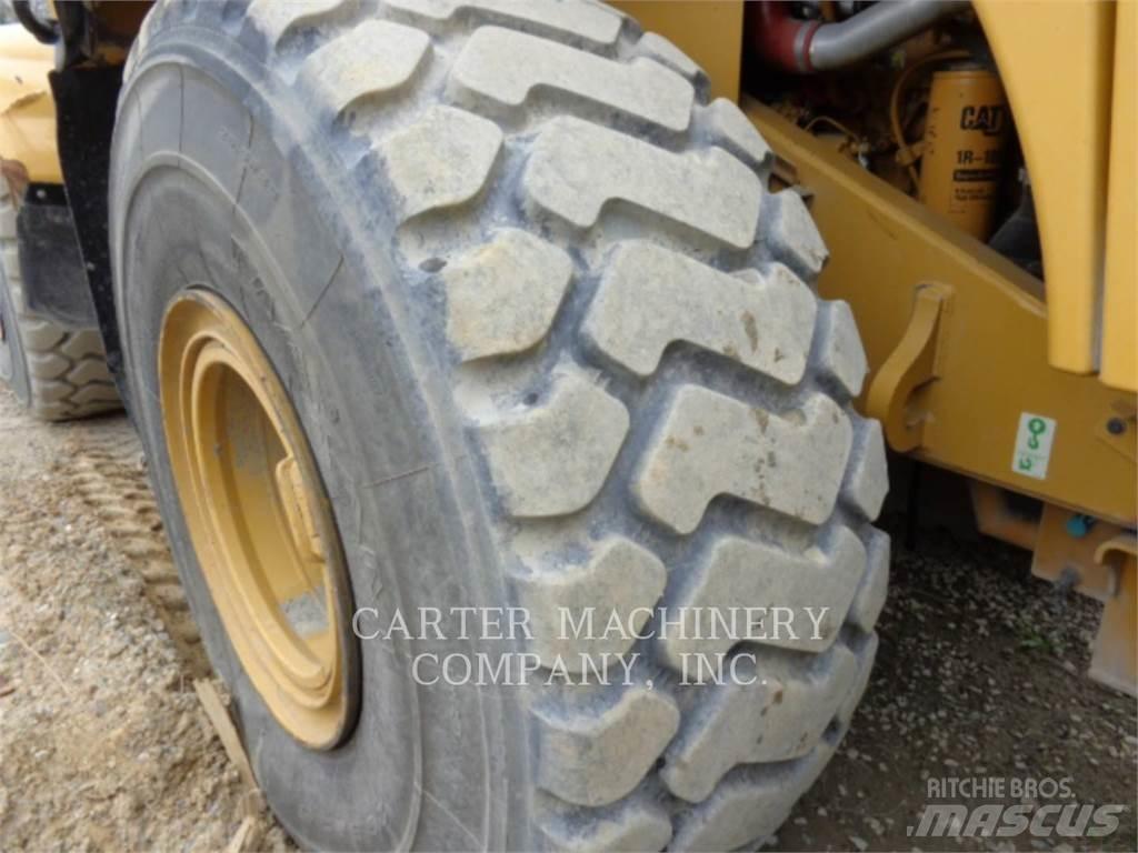 CAT 966M Chargeuse sur pneus