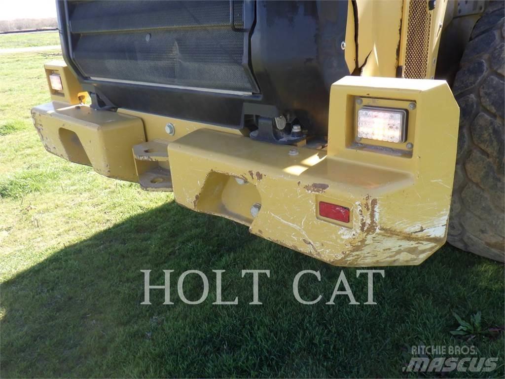 CAT 966M Chargeuse sur pneus