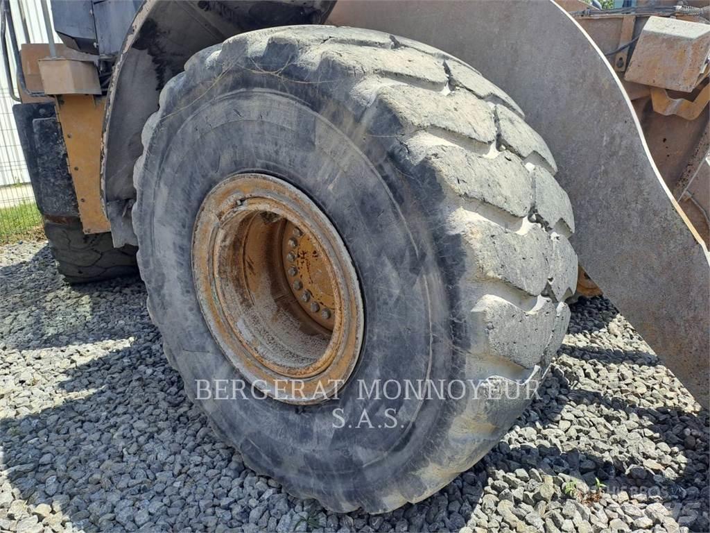 CAT 966M Chargeuse sur pneus