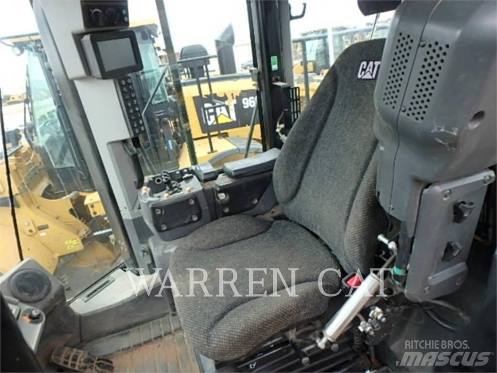 CAT 966M Chargeuse sur pneus