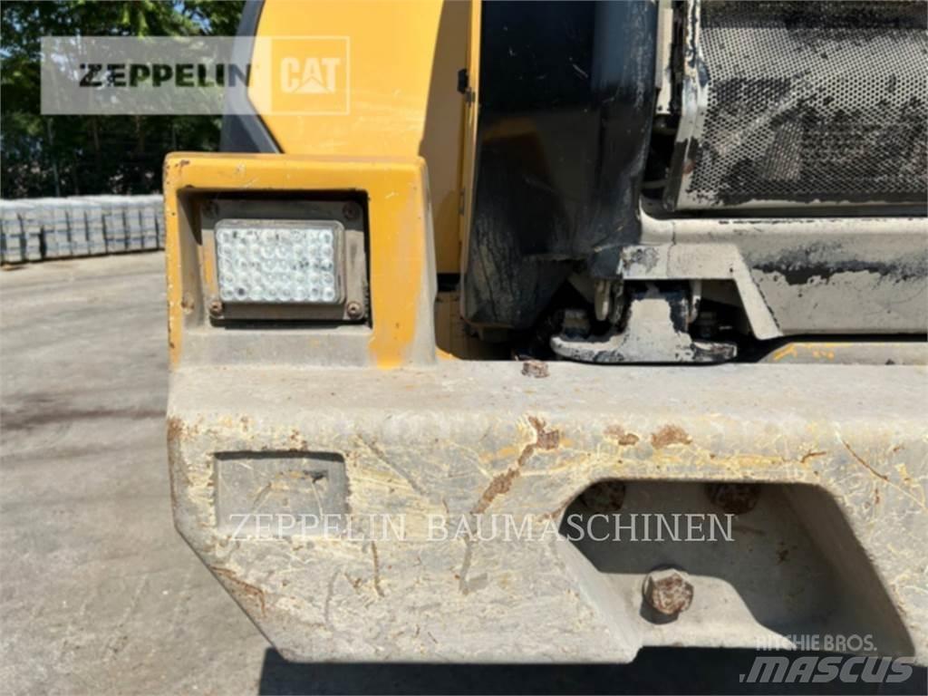 CAT 966M Chargeuse sur pneus