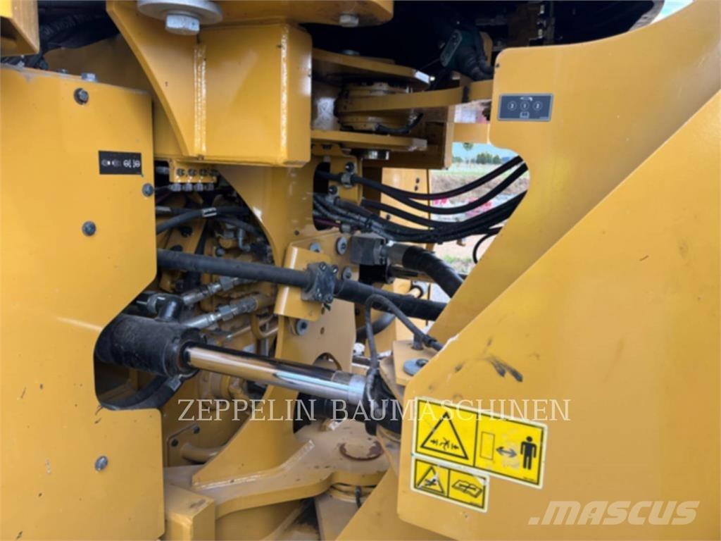 CAT 966M Chargeuse sur pneus