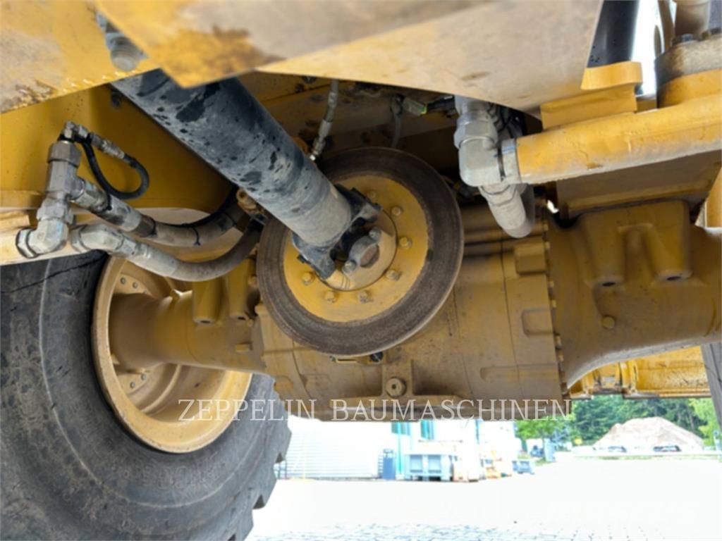 CAT 966M Chargeuse sur pneus