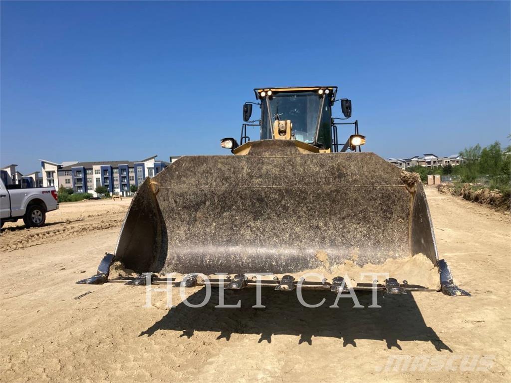 CAT 966M Chargeuse sur pneus