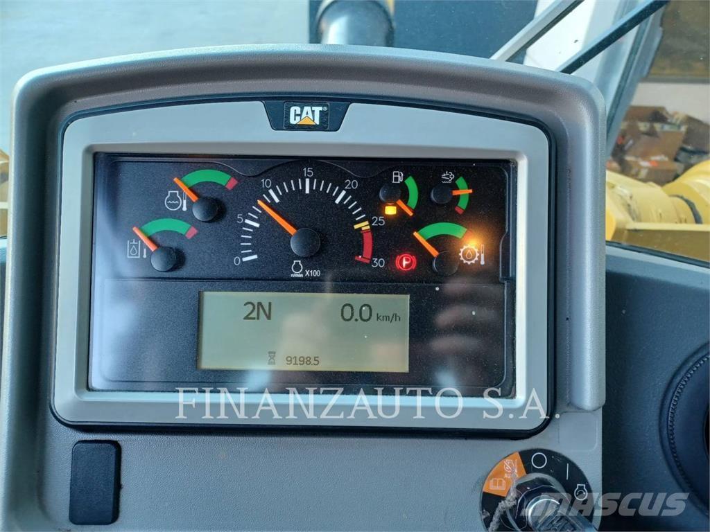 CAT 966M Chargeuse sur pneus