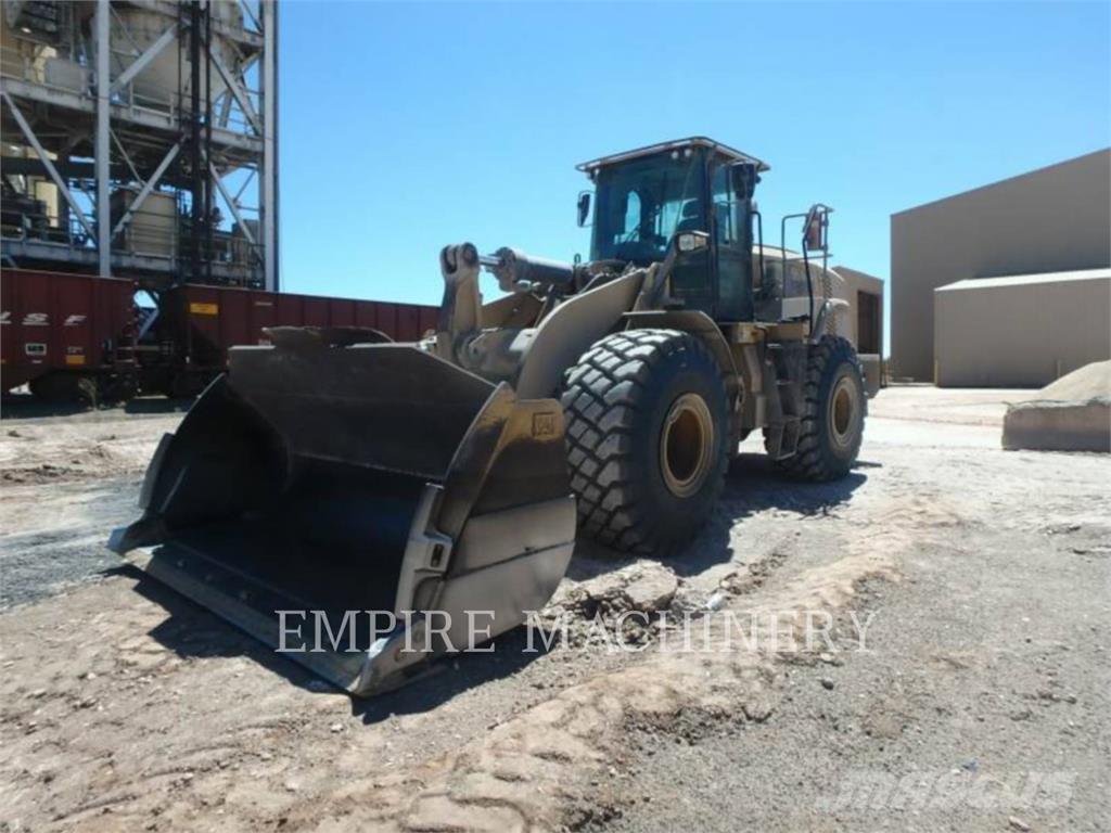 CAT 966M Chargeuse sur pneus