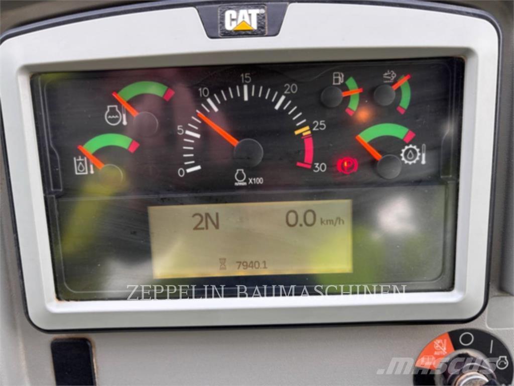 CAT 966M Chargeuse sur pneus