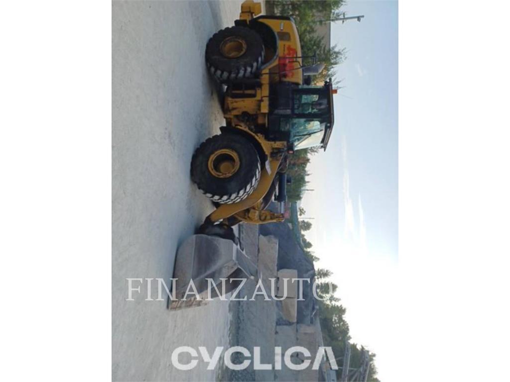 CAT 966M Chargeuse sur pneus