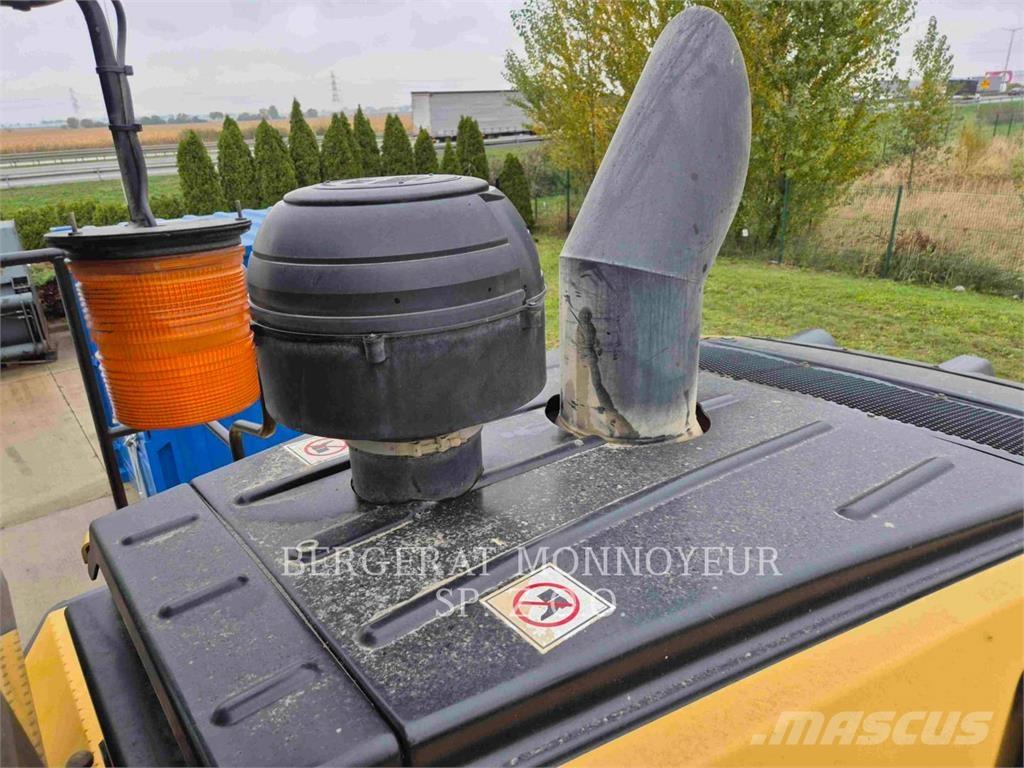 CAT 972 Chargeuse sur pneus