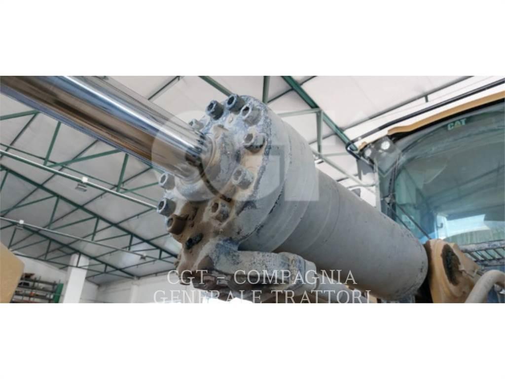 CAT 972M Chargeuse sur pneus