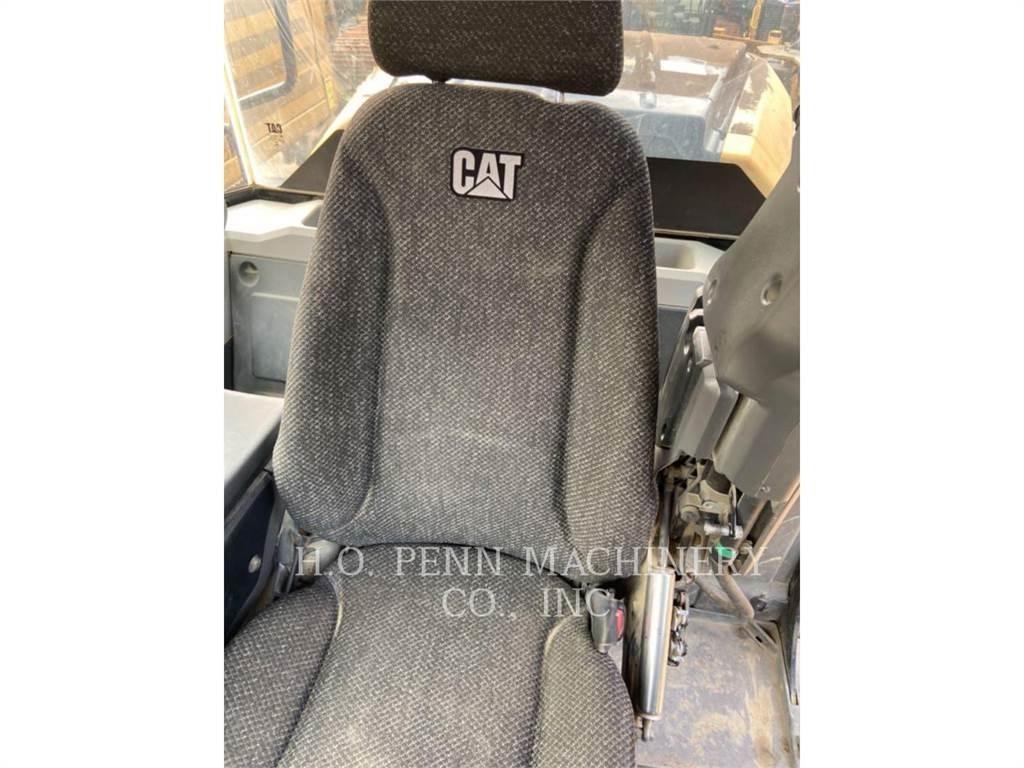CAT 972M Chargeuse sur pneus