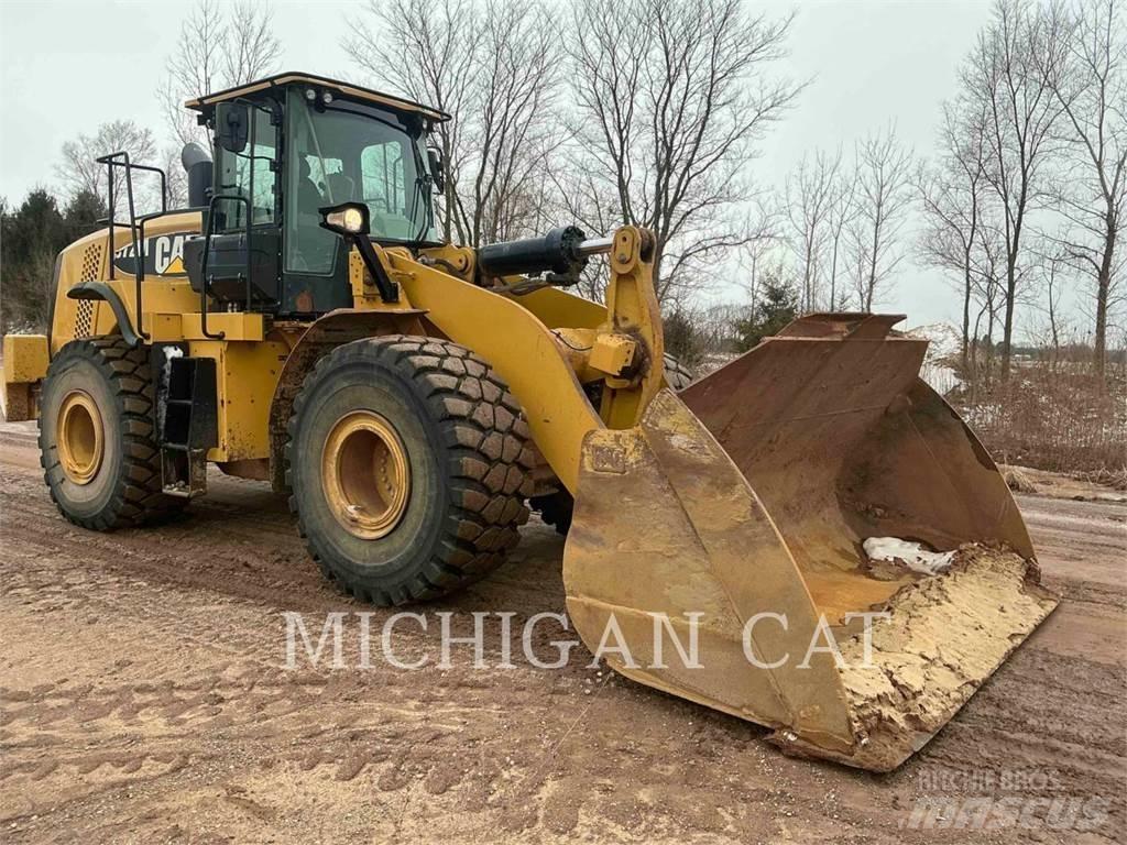 CAT 972M Chargeuse sur pneus