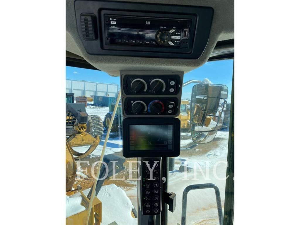 CAT 972M Chargeuse sur pneus