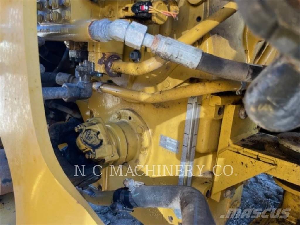 CAT 972M Chargeuse sur pneus