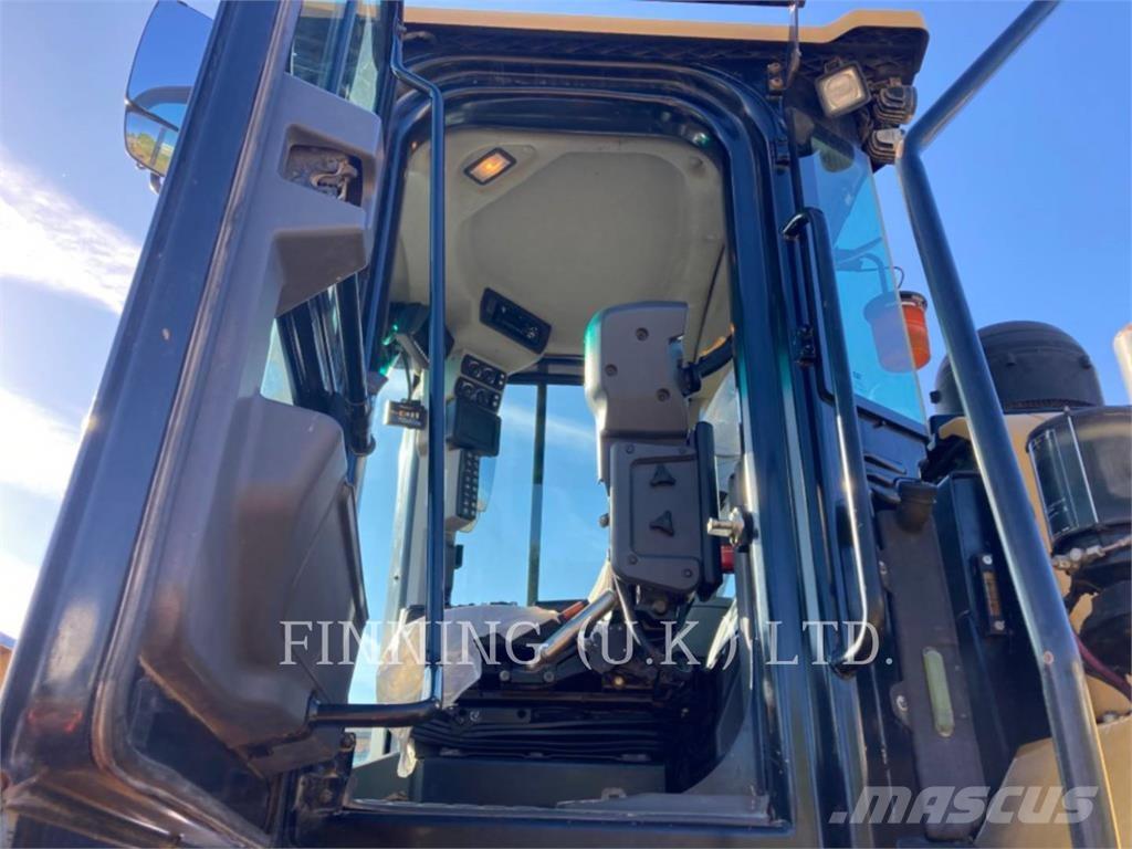 CAT 972M Chargeuse sur pneus