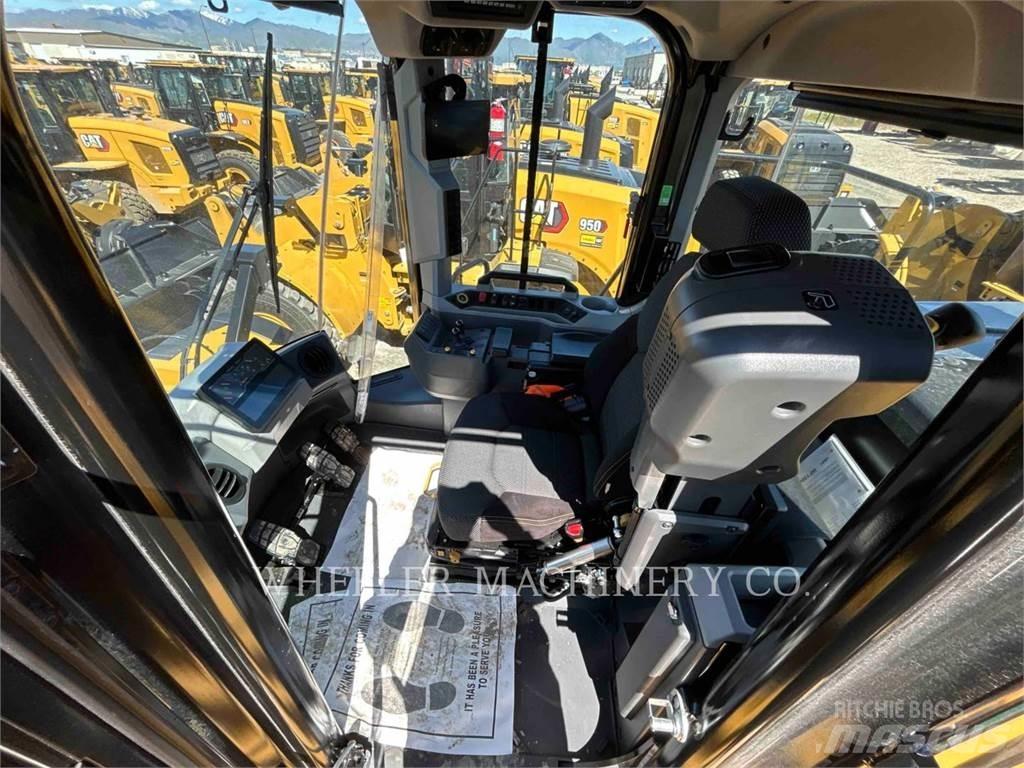 CAT 982 Chargeuse sur pneus