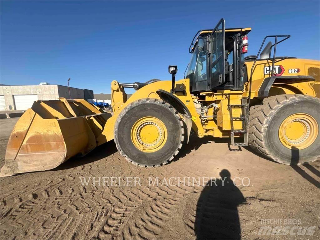 CAT 982 Chargeuse sur pneus