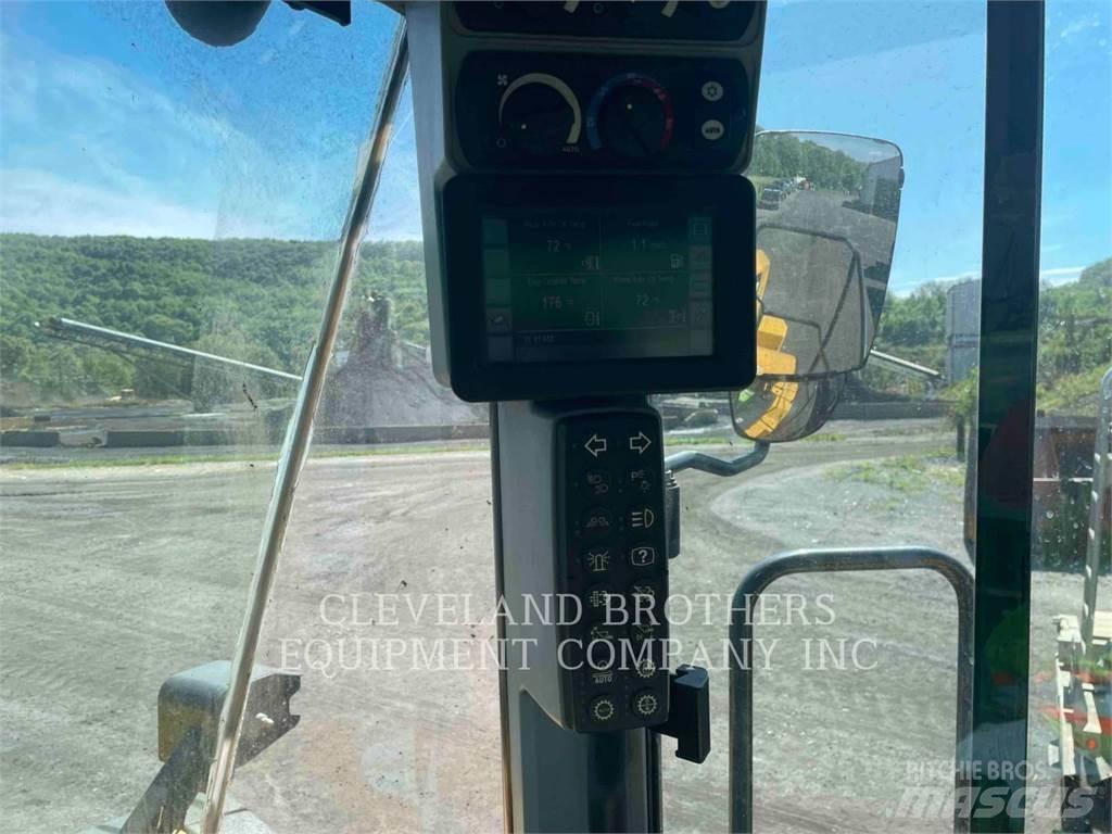 CAT 982M Chargeuse sur pneus