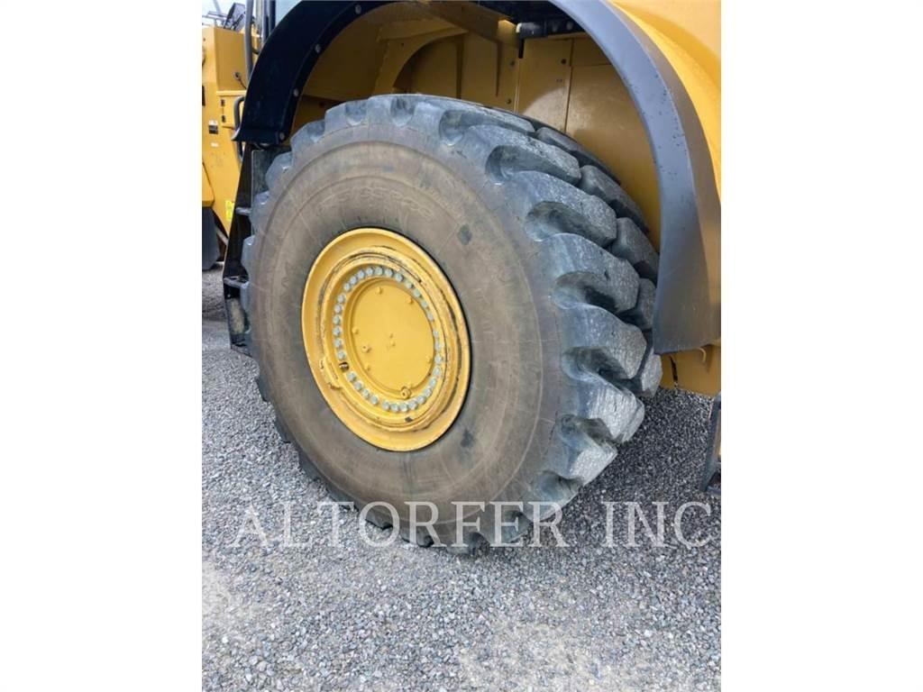 CAT 982M Chargeuse sur pneus