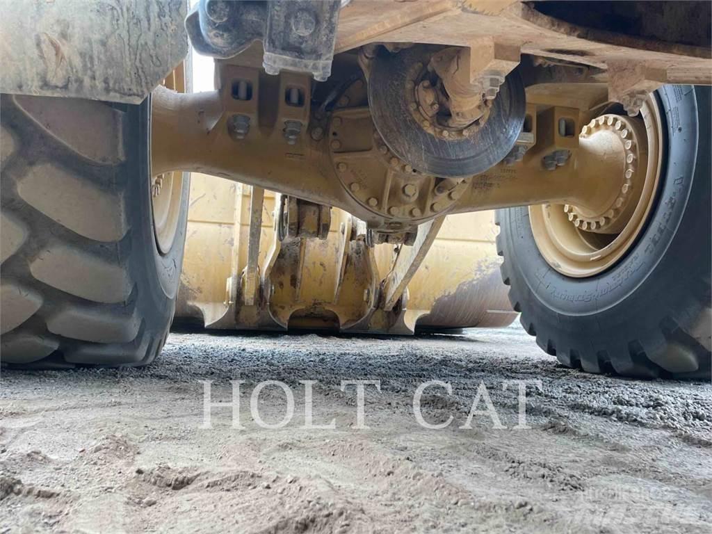 CAT 982M Chargeuse sur pneus