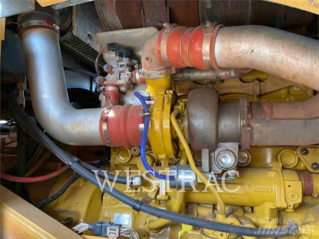CAT 982M Chargeuse sur pneus