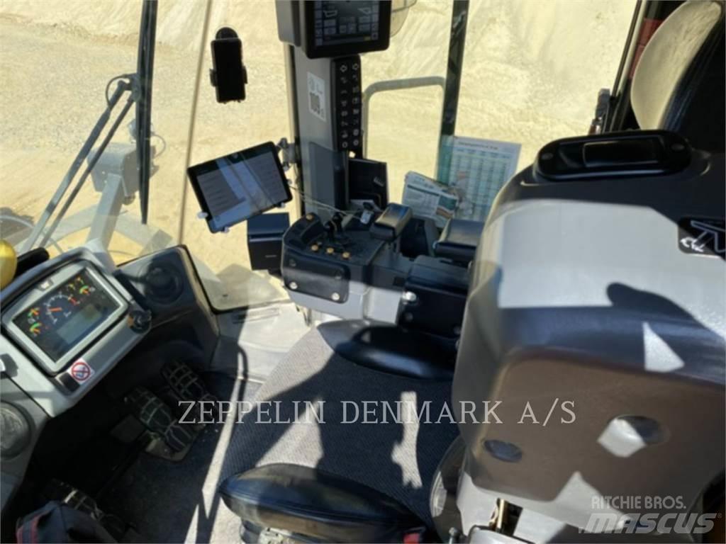 CAT 982M Chargeuse sur pneus