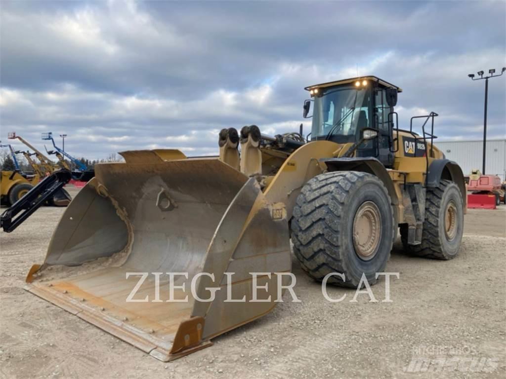 CAT 982M Chargeuse sur pneus