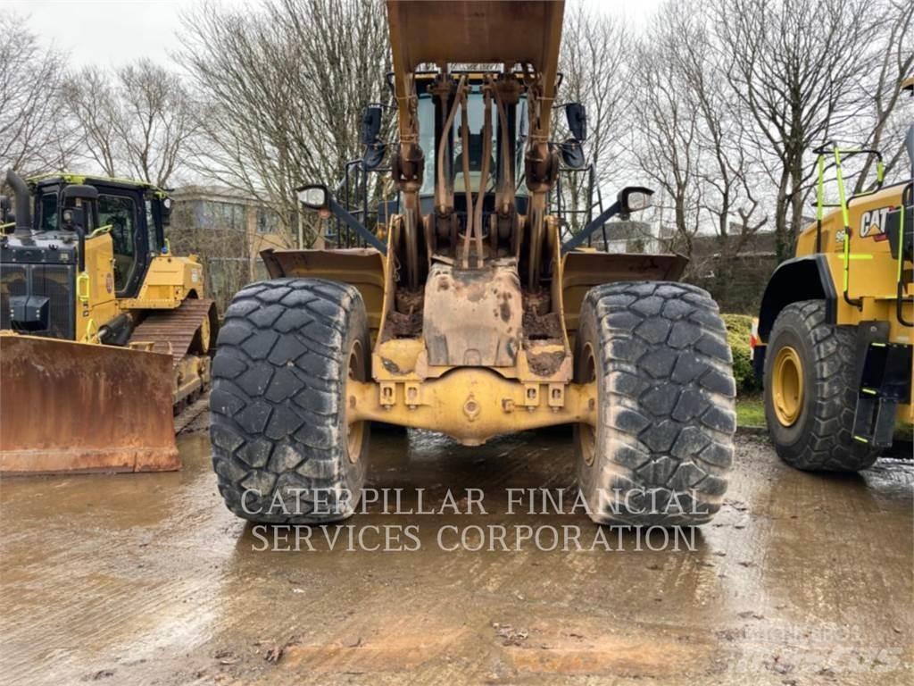 CAT 982M Chargeuse sur pneus