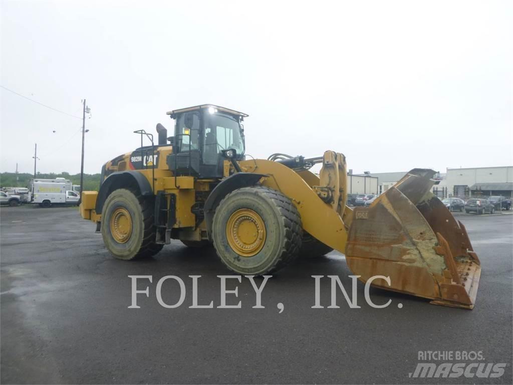 CAT 982M Chargeuse sur pneus