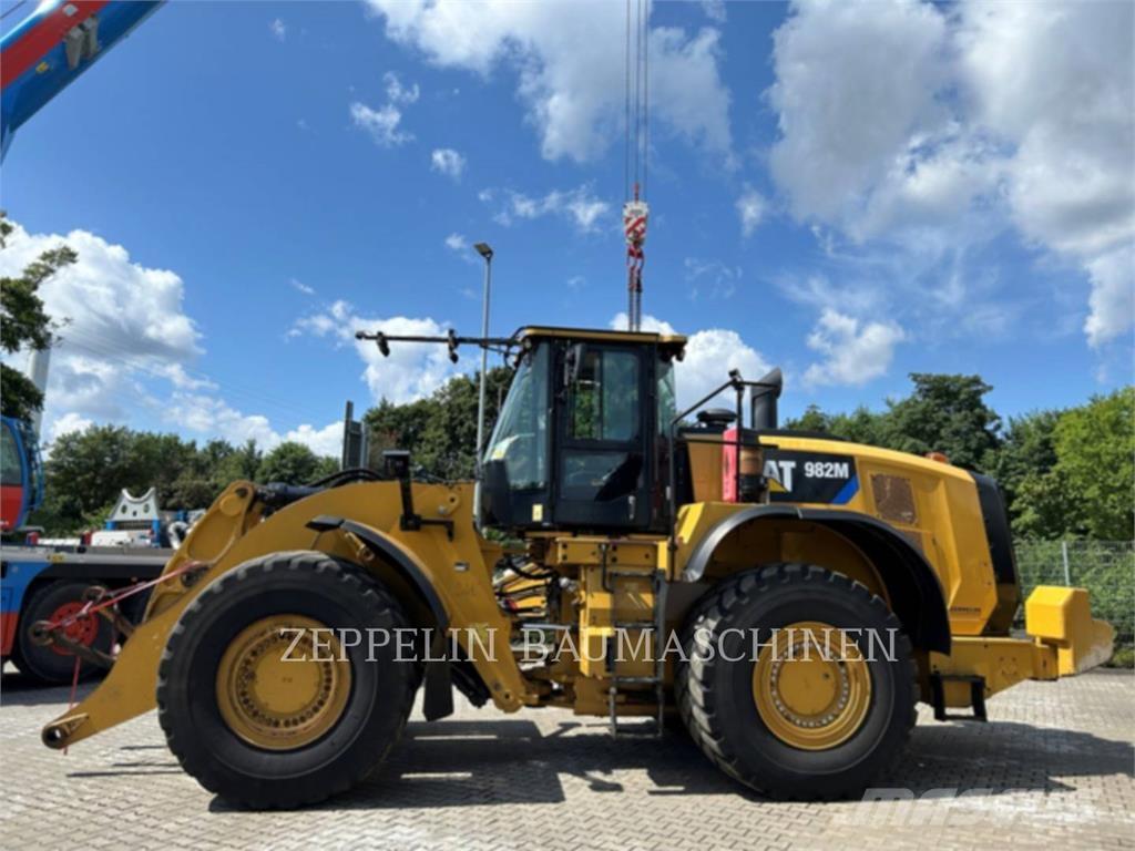 CAT 982M Chargeuse sur pneus