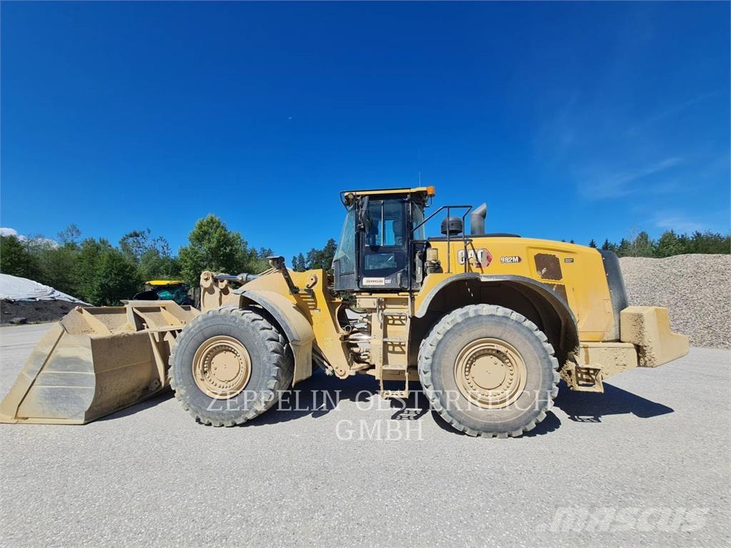 CAT 982M Chargeuse sur pneus