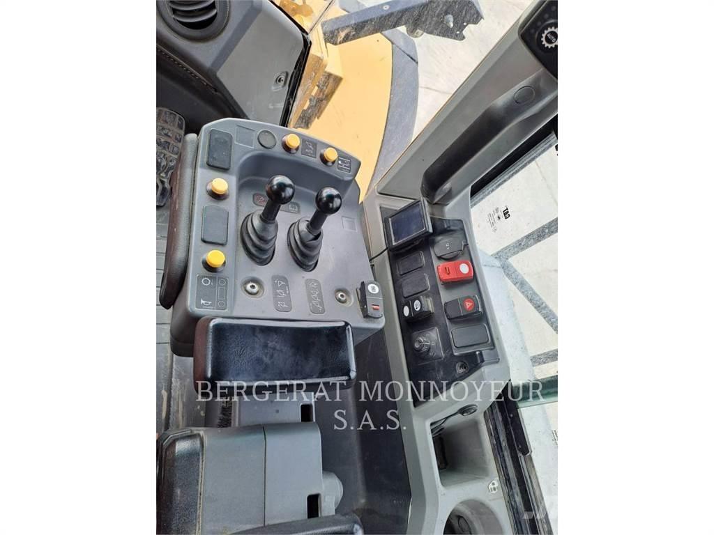 CAT 982M Chargeuse sur pneus