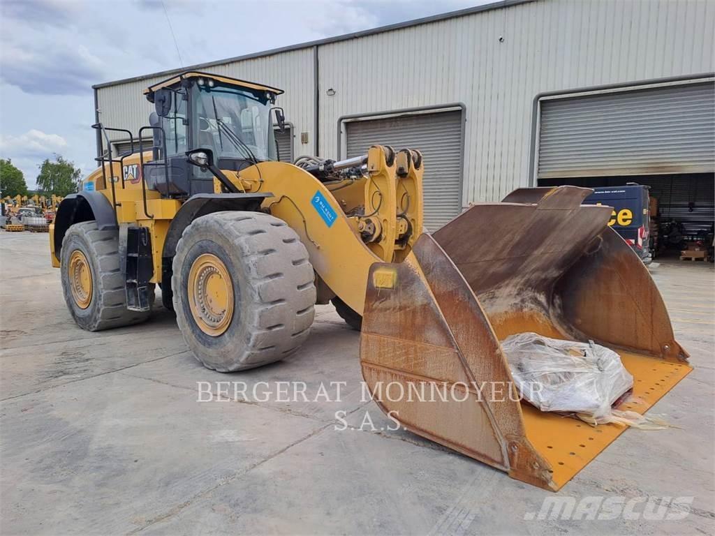 CAT 982M Chargeuse sur pneus