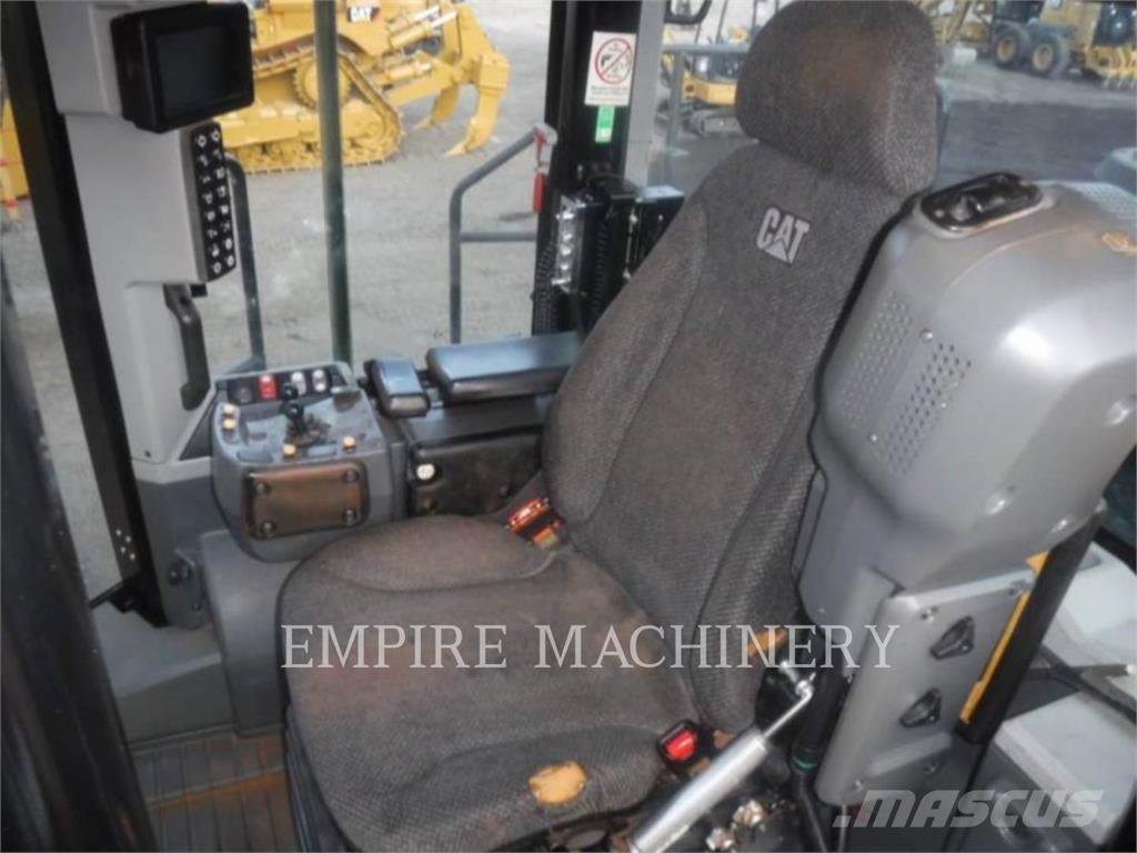 CAT 982M Chargeuse sur pneus