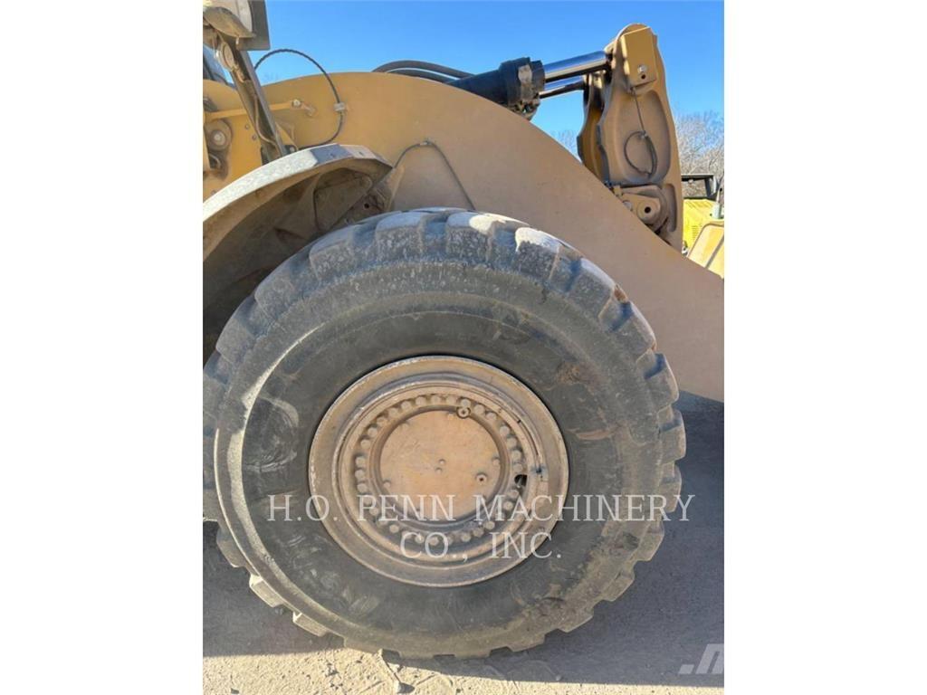 CAT 982M Chargeuse sur pneus