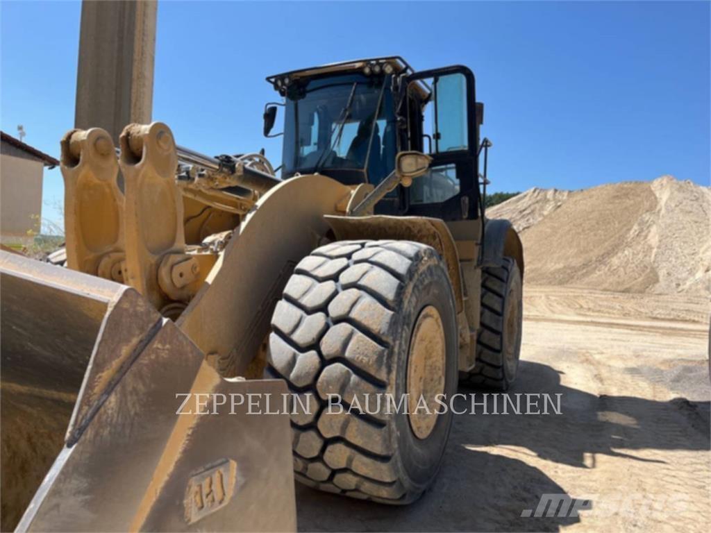 CAT 982M Chargeuse sur pneus