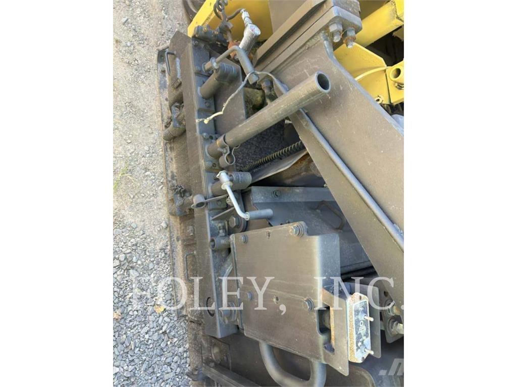 CAT AP-1055D Finisseur