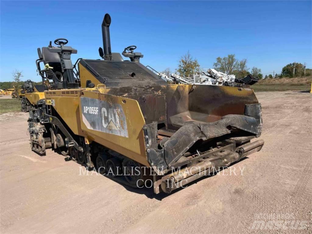 CAT AP1055F Finisseur