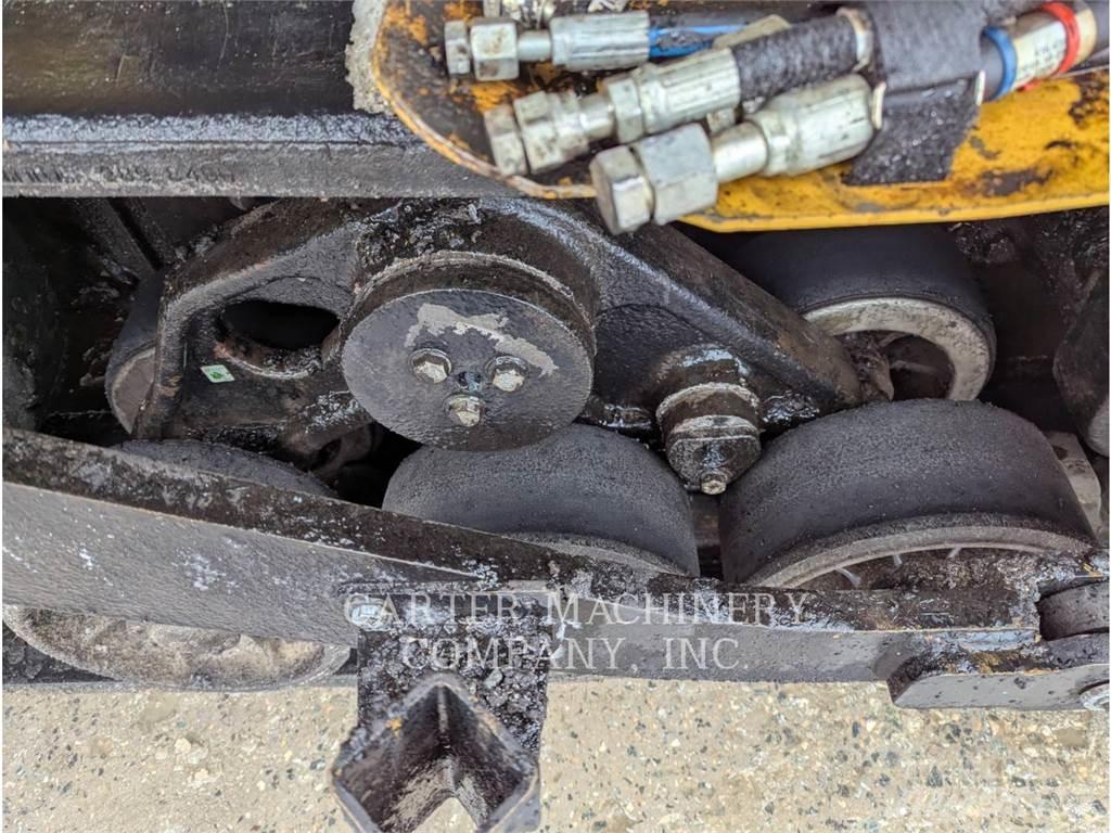 CAT AP1055F Finisseur
