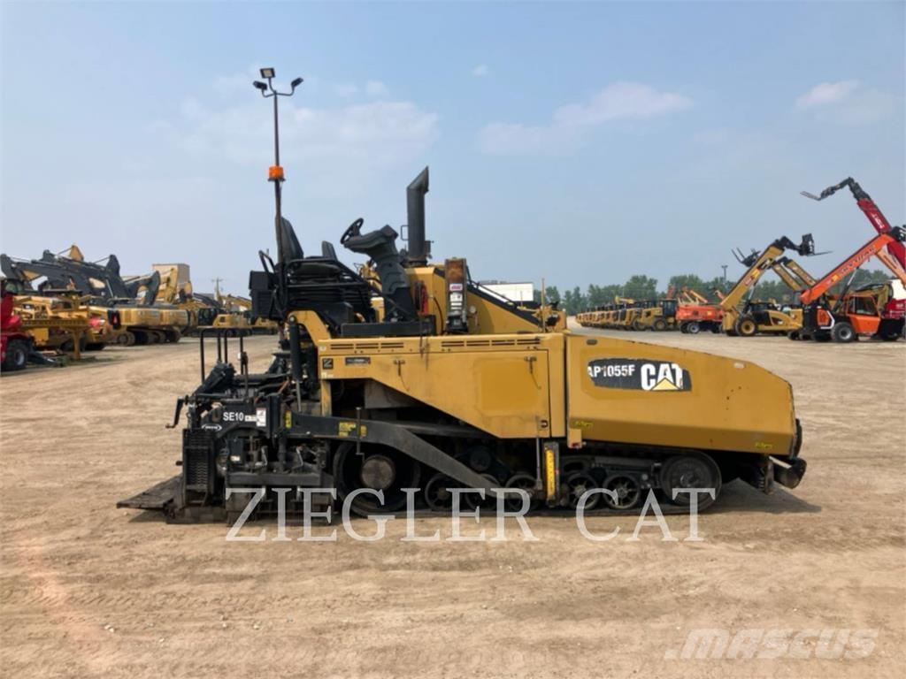 CAT AP1055F Finisseur