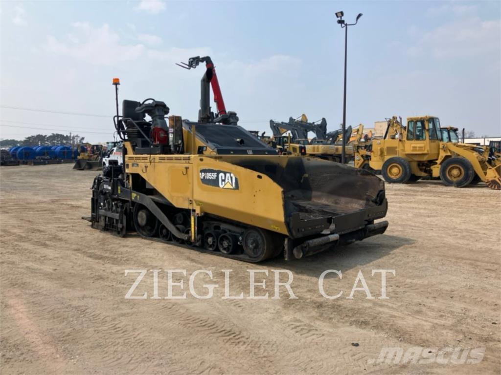 CAT AP1055F Finisseur