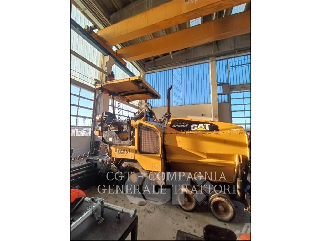 CAT AP300F Finisseur