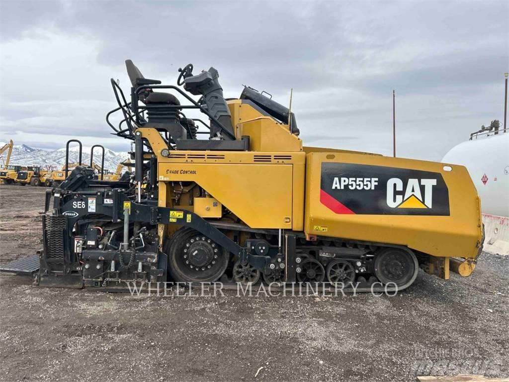 CAT AP555F Finisseur