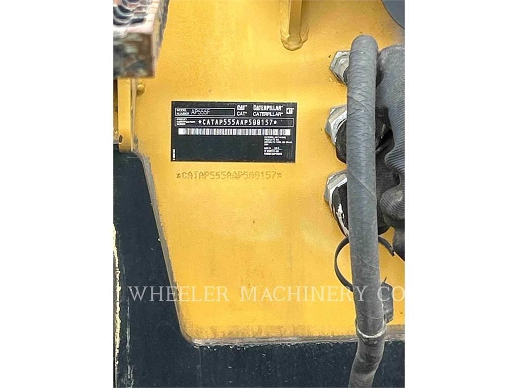 CAT AP555F Finisseur