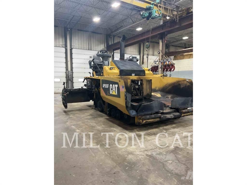 CAT AP555F Finisseur