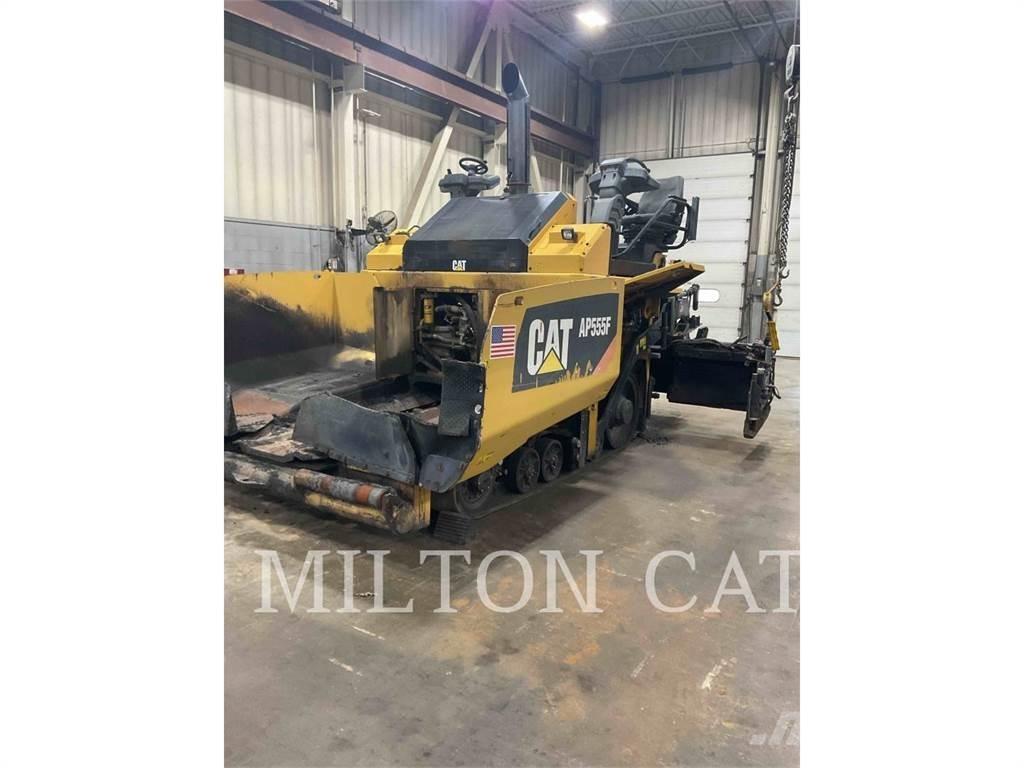 CAT AP555F Finisseur